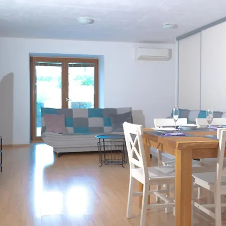 Appartement 205 Dekani